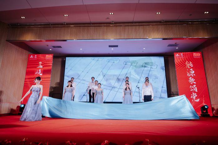 24.1�����Ұ�����ɫ�ĺ��󡷽�����ά��˾